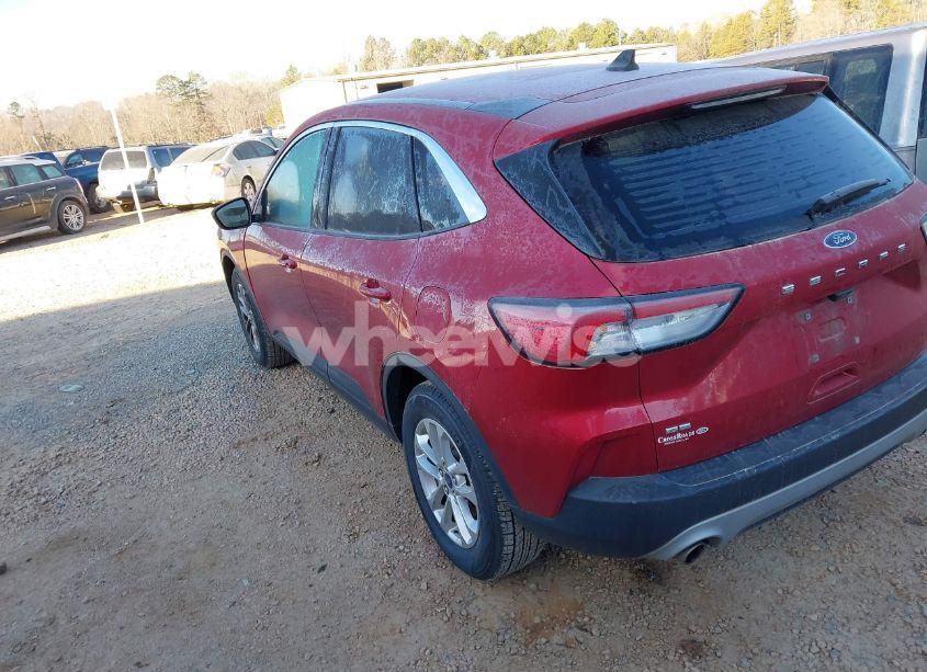Photo 3 of 2021 Ford Escape SE (VIN 1FMCU0G61MUB02249)