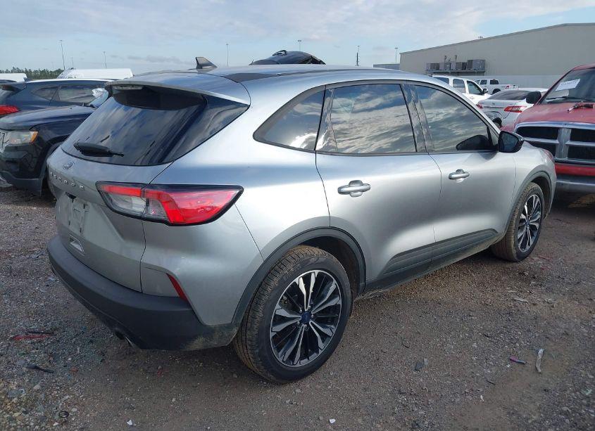 Photo 4 of 2021 Ford Escape SE (VIN 1FMCU0G61MUB14322)