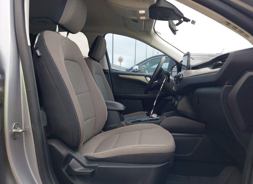 Photo 5 of 2021 Ford Escape SE (VIN 1FMCU0G61MUB14322)