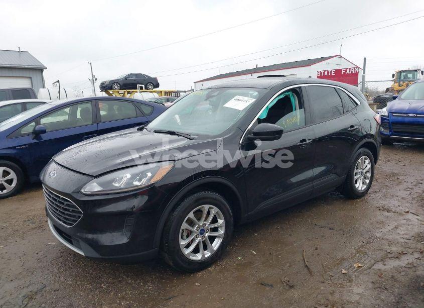 Photo 2 of 2022 Ford Escape SE (VIN 1FMCU0G61NUA21642)