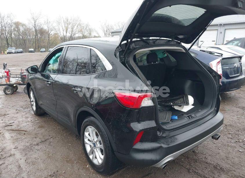 Photo 3 of 2022 Ford Escape SE (VIN 1FMCU0G61NUA21642)