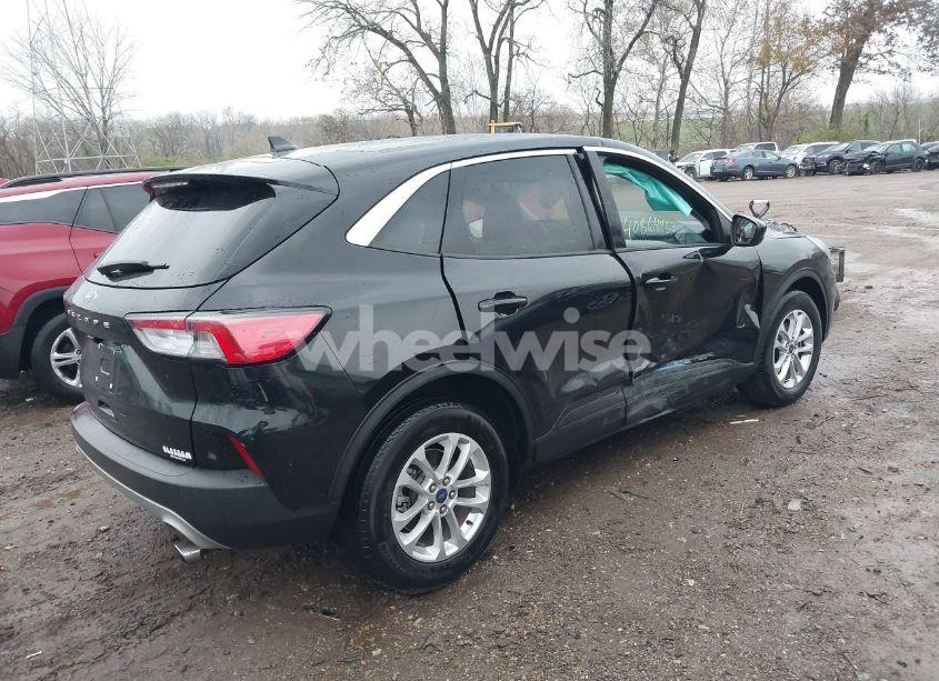 Photo 4 of 2022 Ford Escape SE (VIN 1FMCU0G61NUA21642)