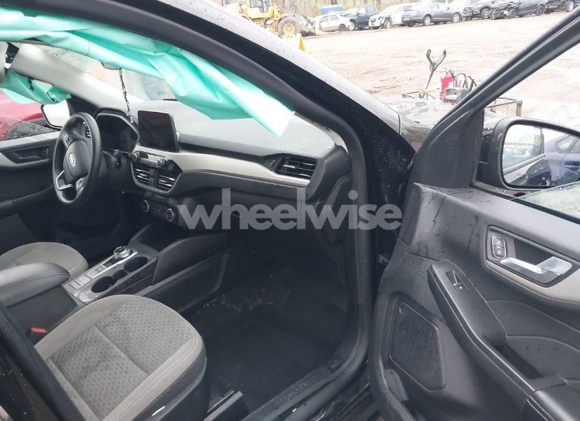 Photo 5 of 2022 Ford Escape SE (VIN 1FMCU0G61NUA21642)