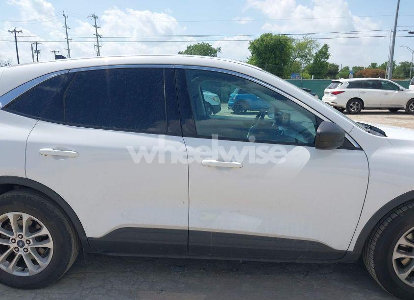 Photo 13 of 2022 Ford Escape SE (VIN 1FMCU0G61NUA84935)