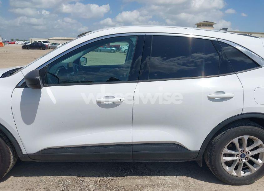 Photo 14 of 2022 Ford Escape SE (VIN 1FMCU0G61NUA84935)