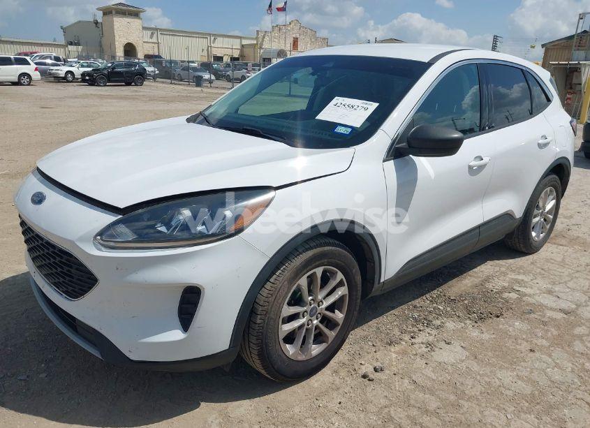 Photo 2 of 2022 Ford Escape SE (VIN 1FMCU0G61NUA84935)