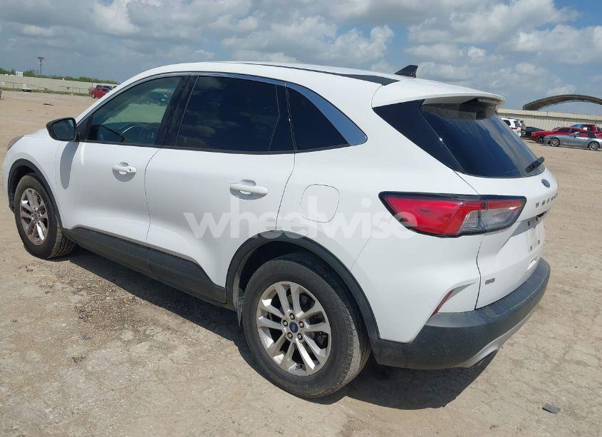 Photo 3 of 2022 Ford Escape SE (VIN 1FMCU0G61NUA84935)