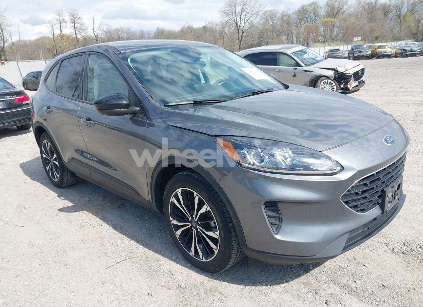 2022 Ford Escape SE (VIN 1FMCU0G61NUB96926) main photo