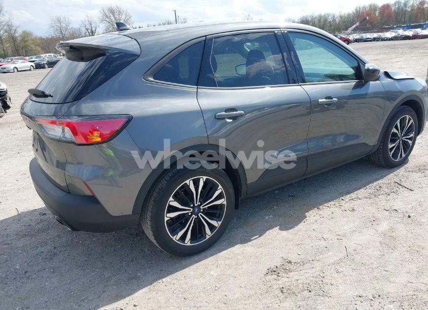 Photo 3 of 2022 Ford Escape SE (VIN 1FMCU0G61NUB96926)