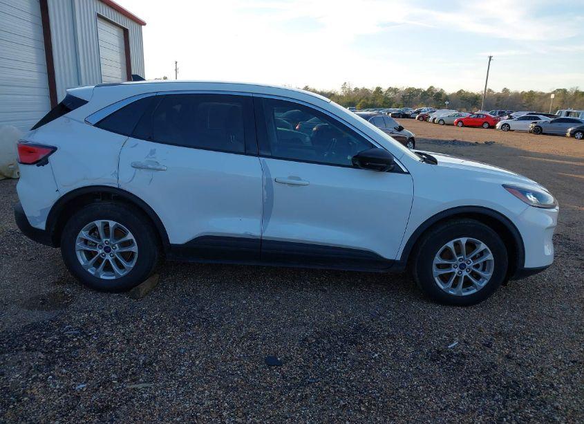 Photo 13 of 2022 Ford Escape SE (VIN 1FMCU0G61NUB98756)