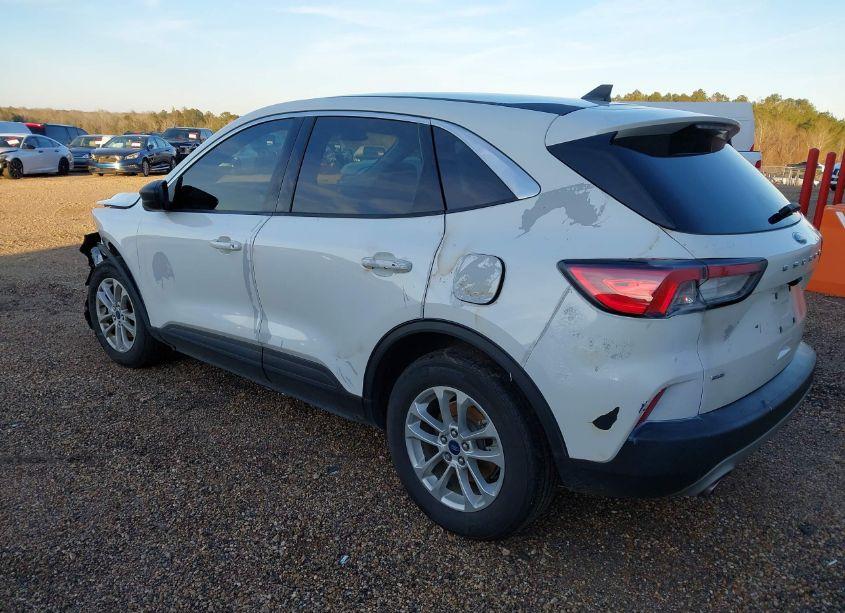 Photo 3 of 2022 Ford Escape SE (VIN 1FMCU0G61NUB98756)