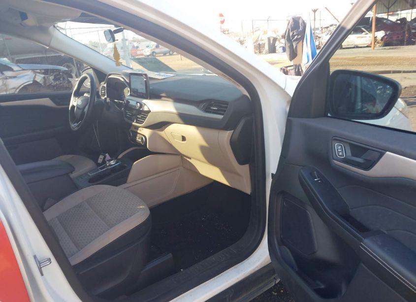 Photo 5 of 2022 Ford Escape SE (VIN 1FMCU0G61NUB98756)