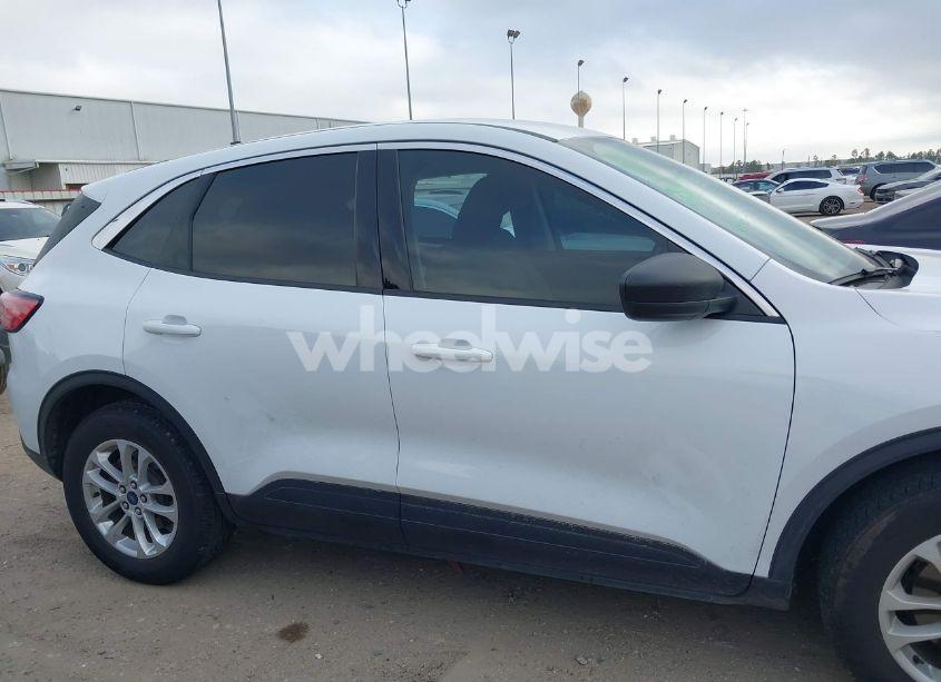 Photo 14 of 2022 Ford Escape SE (VIN 1FMCU0G61NUB98823)