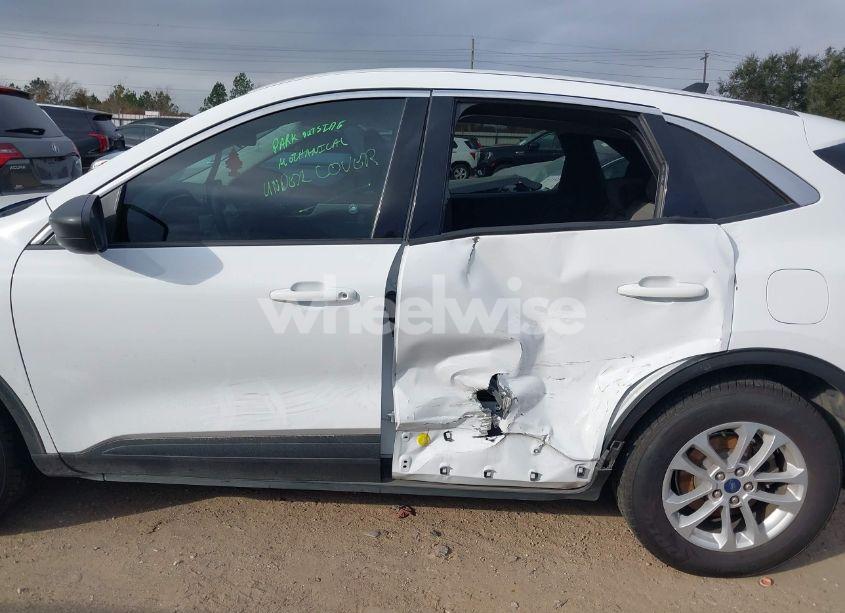 Photo 15 of 2022 Ford Escape SE (VIN 1FMCU0G61NUB98823)