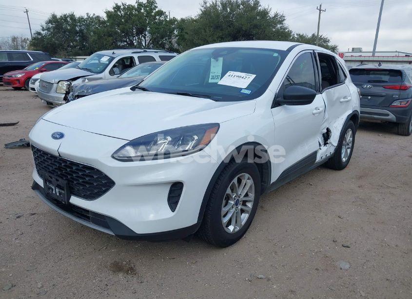 Photo 2 of 2022 Ford Escape SE (VIN 1FMCU0G61NUB98823)