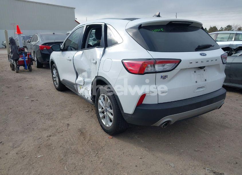 Photo 3 of 2022 Ford Escape SE (VIN 1FMCU0G61NUB98823)