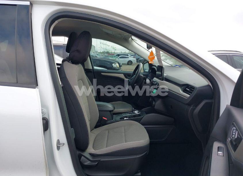 Photo 5 of 2022 Ford Escape SE (VIN 1FMCU0G61NUB98823)