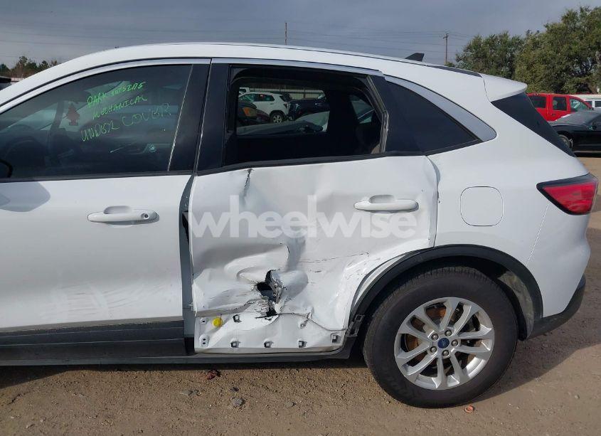 Photo 6 of 2022 Ford Escape SE (VIN 1FMCU0G61NUB98823)