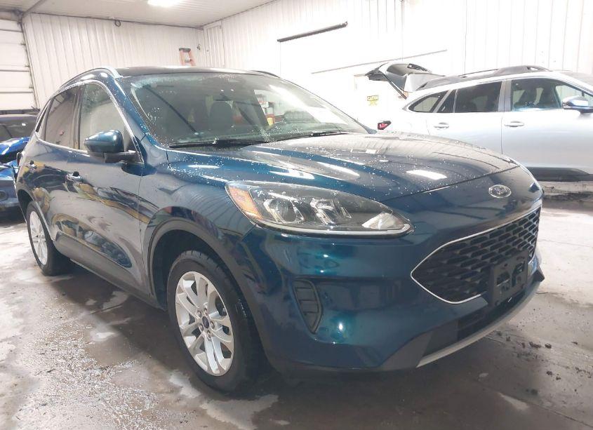 2020 Ford Escape SE (VIN 1FMCU0G62LUA27592) main photo