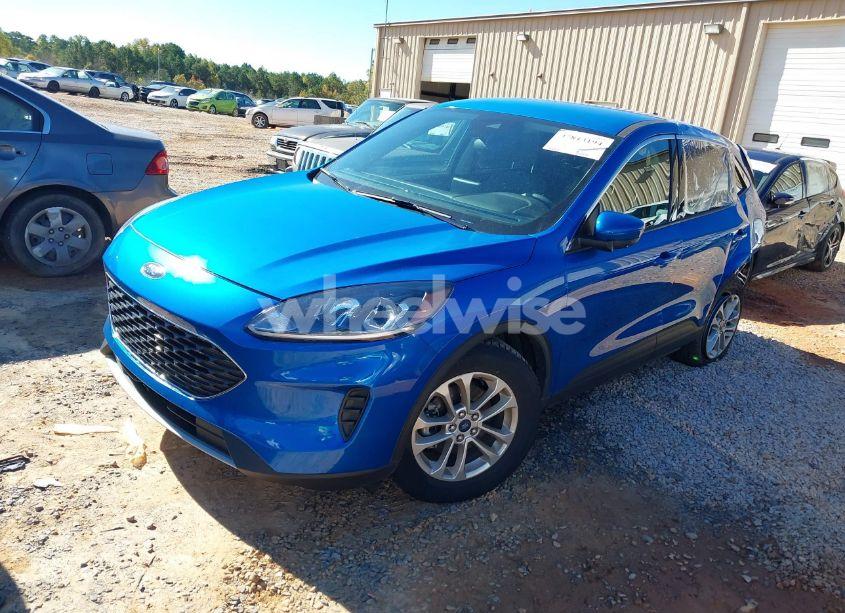 Photo 2 of 2020 Ford Escape SE (VIN 1FMCU0G62LUA66943)