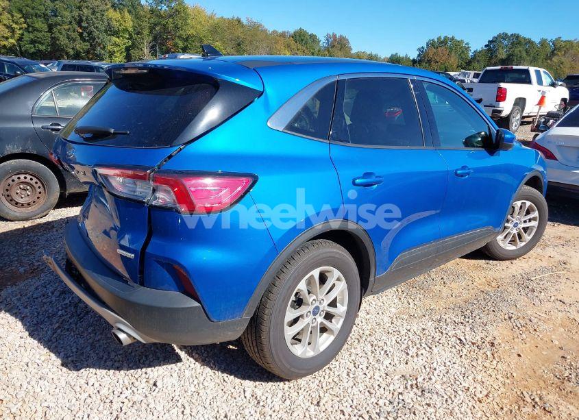 Photo 4 of 2020 Ford Escape SE (VIN 1FMCU0G62LUA66943)