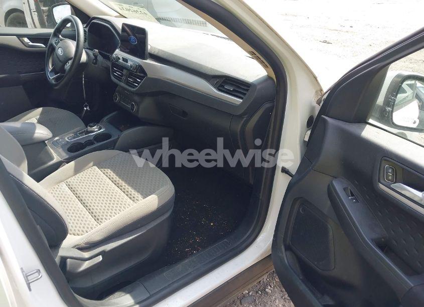 Photo 5 of 2020 Ford Escape SE (VIN 1FMCU0G62LUB44377)