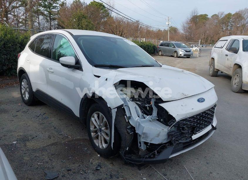 2020 Ford Escape SE (VIN 1FMCU0G62LUB49644) main photo