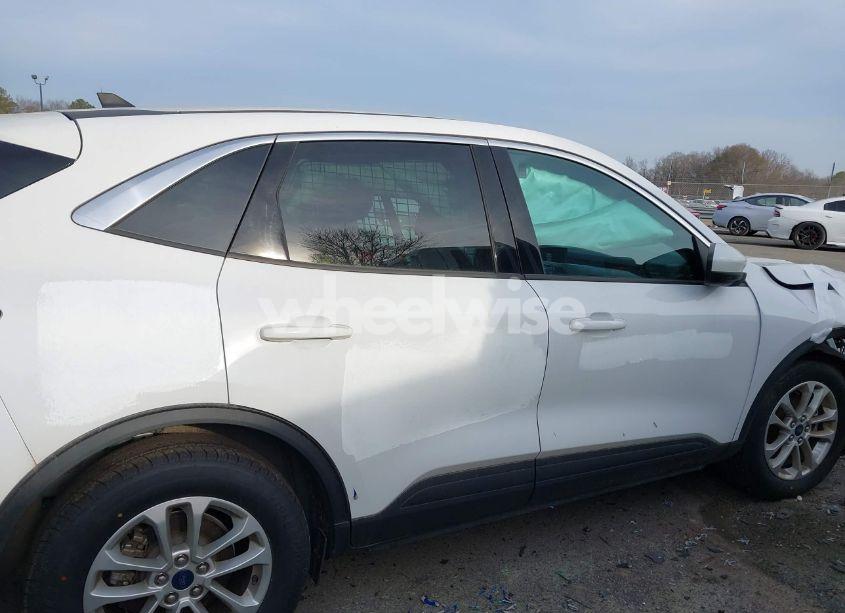 Photo 14 of 2020 Ford Escape SE (VIN 1FMCU0G62LUB49644)