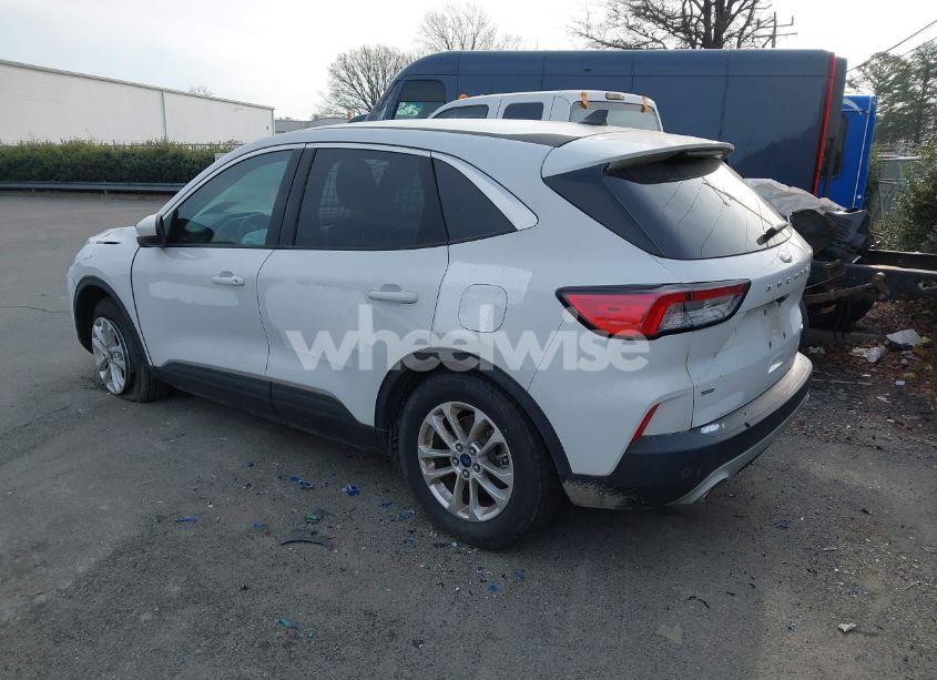 Photo 3 of 2020 Ford Escape SE (VIN 1FMCU0G62LUB49644)