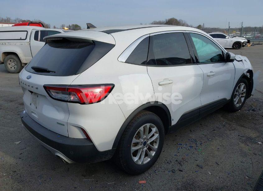 Photo 4 of 2020 Ford Escape SE (VIN 1FMCU0G62LUB49644)