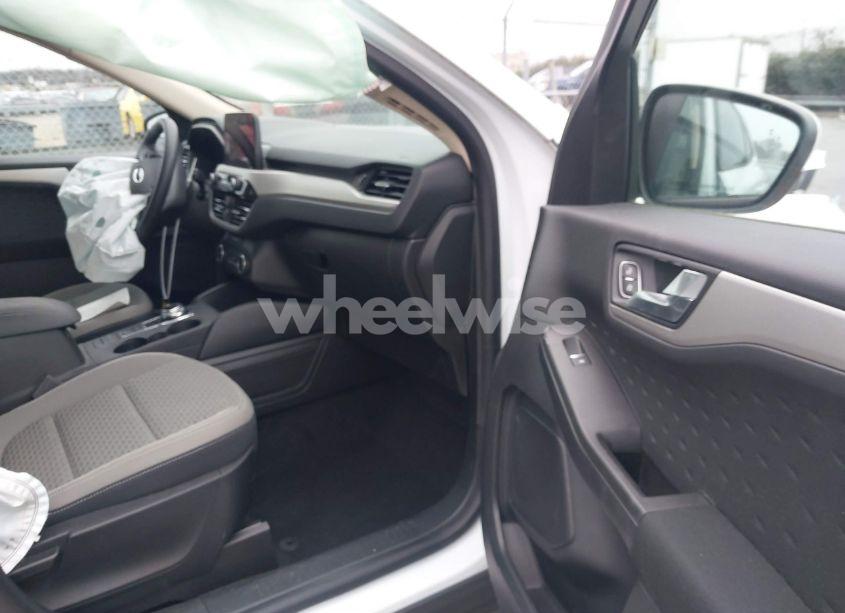 Photo 5 of 2020 Ford Escape SE (VIN 1FMCU0G62LUB49644)