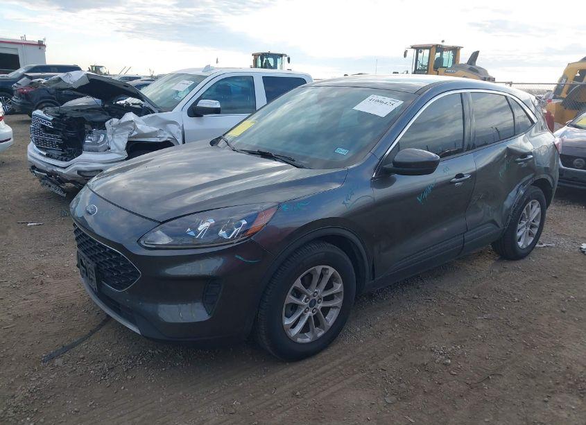Photo 2 of 2020 Ford Escape SE (VIN 1FMCU0G62LUB78514)