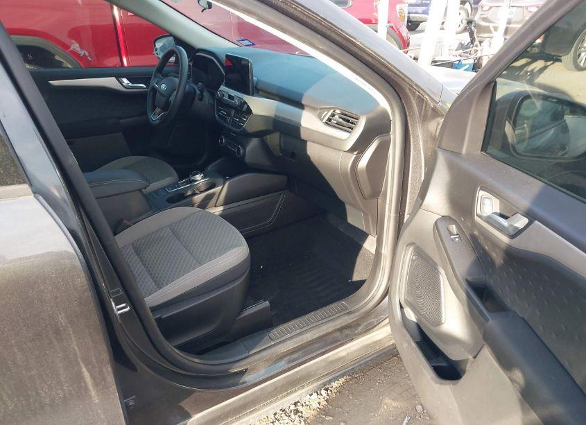 Photo 5 of 2020 Ford Escape SE (VIN 1FMCU0G62LUB78514)