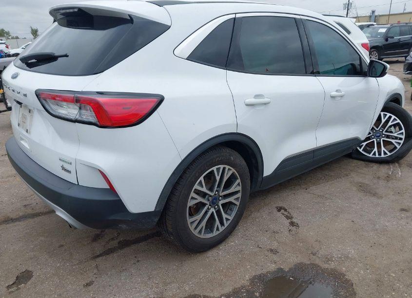 Photo 4 of 2020 Ford Escape SE (VIN 1FMCU0G62LUB92705)