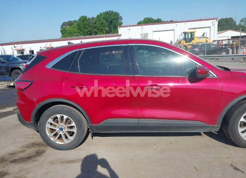 Photo 13 of 2020 Ford Escape SE (VIN 1FMCU0G62LUB94518)