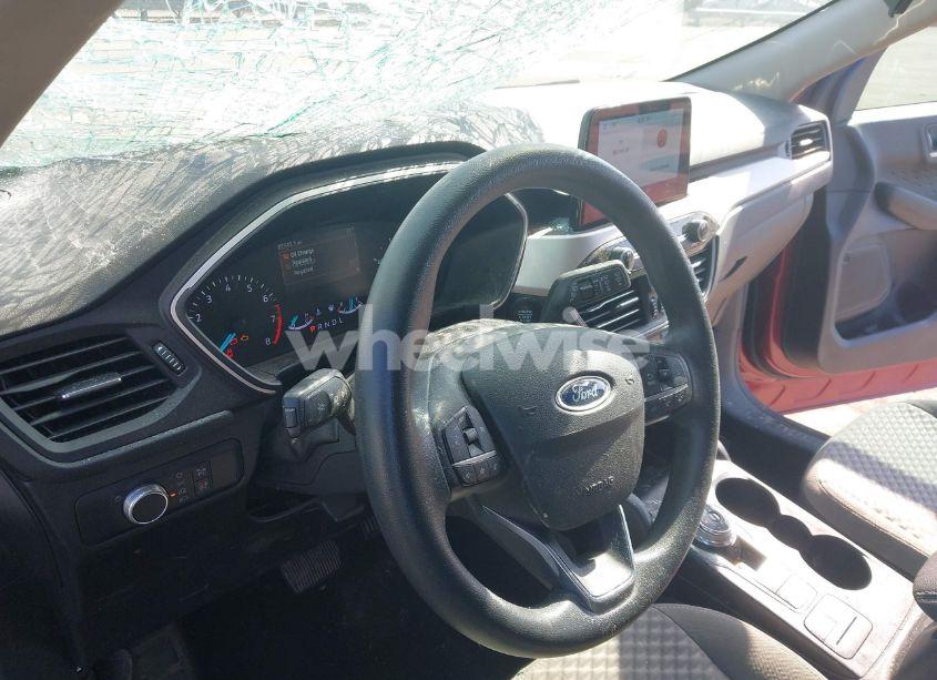 Photo 17 of 2020 Ford Escape SE (VIN 1FMCU0G62LUB94518)