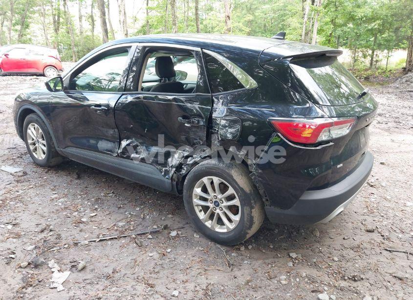 Photo 3 of 2020 Ford Escape SE (VIN 1FMCU0G62LUC04223)