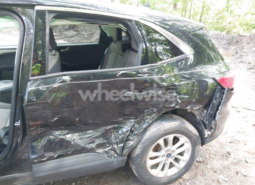 Photo 6 of 2020 Ford Escape SE (VIN 1FMCU0G62LUC04223)