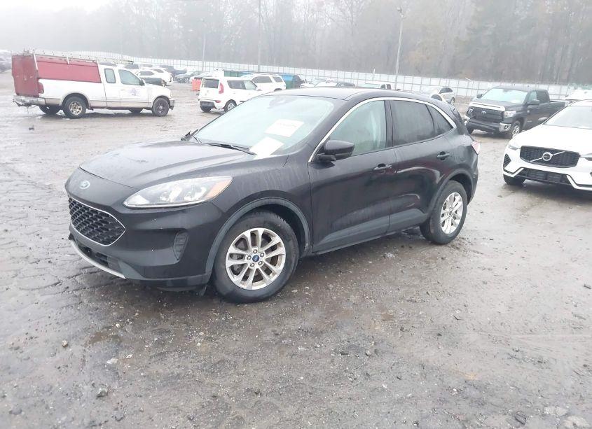Photo 2 of 2020 Ford Escape SE (VIN 1FMCU0G62LUC18686)