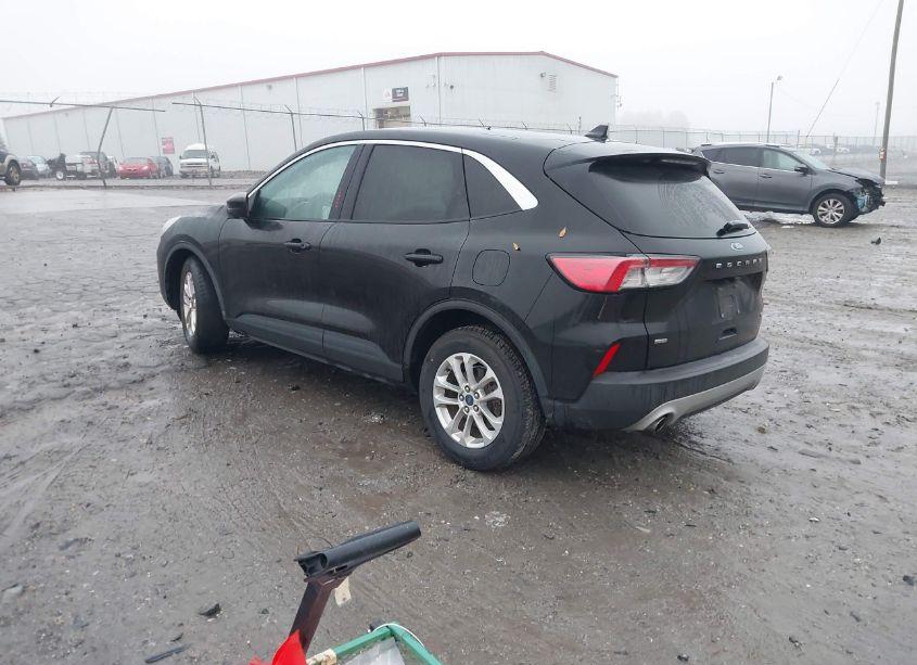 Photo 3 of 2020 Ford Escape SE (VIN 1FMCU0G62LUC18686)