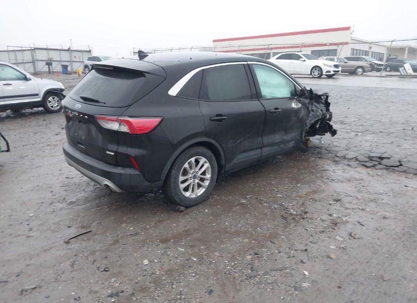 Photo 4 of 2020 Ford Escape SE (VIN 1FMCU0G62LUC18686)