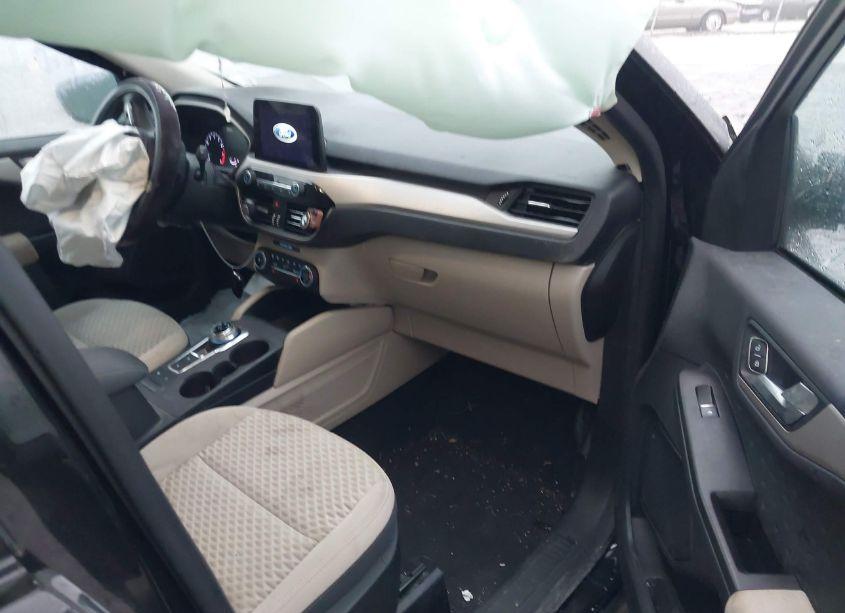 Photo 5 of 2020 Ford Escape SE (VIN 1FMCU0G62LUC18686)