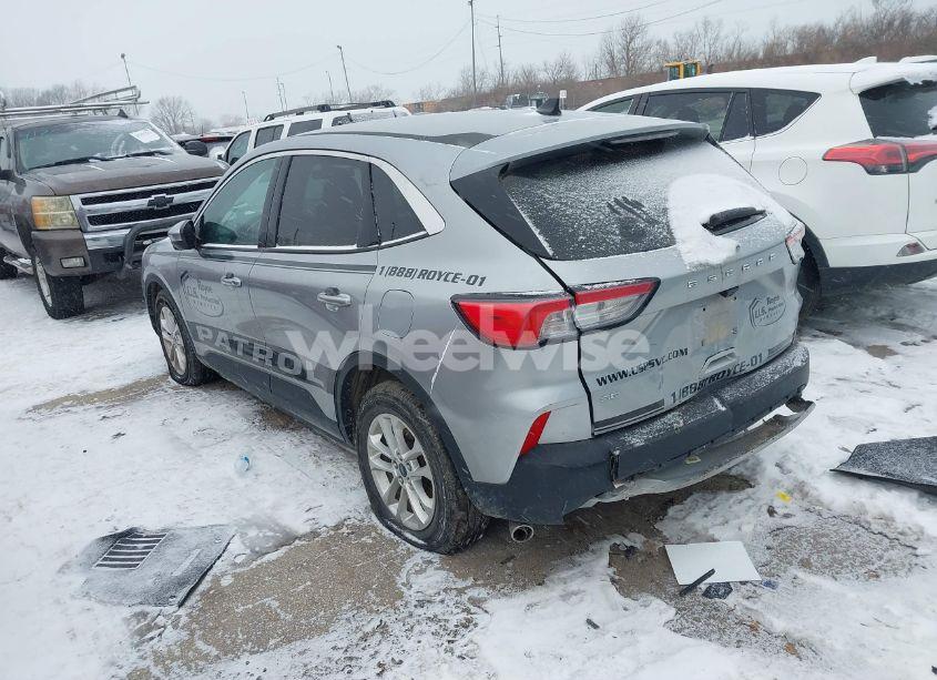 Photo 3 of 2021 Ford Escape SE (VIN 1FMCU0G62MUA22328)