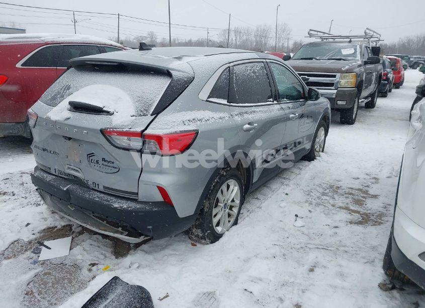 Photo 4 of 2021 Ford Escape SE (VIN 1FMCU0G62MUA22328)
