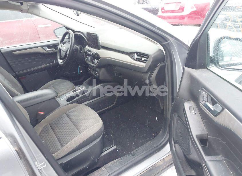 Photo 5 of 2021 Ford Escape SE (VIN 1FMCU0G62MUA22328)