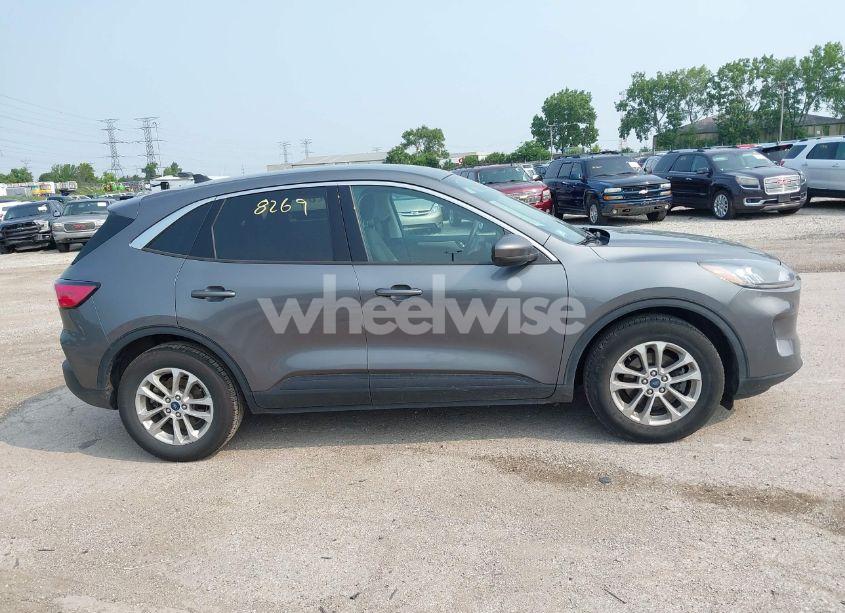 Photo 13 of 2021 Ford Escape SE (VIN 1FMCU0G62MUA73988)