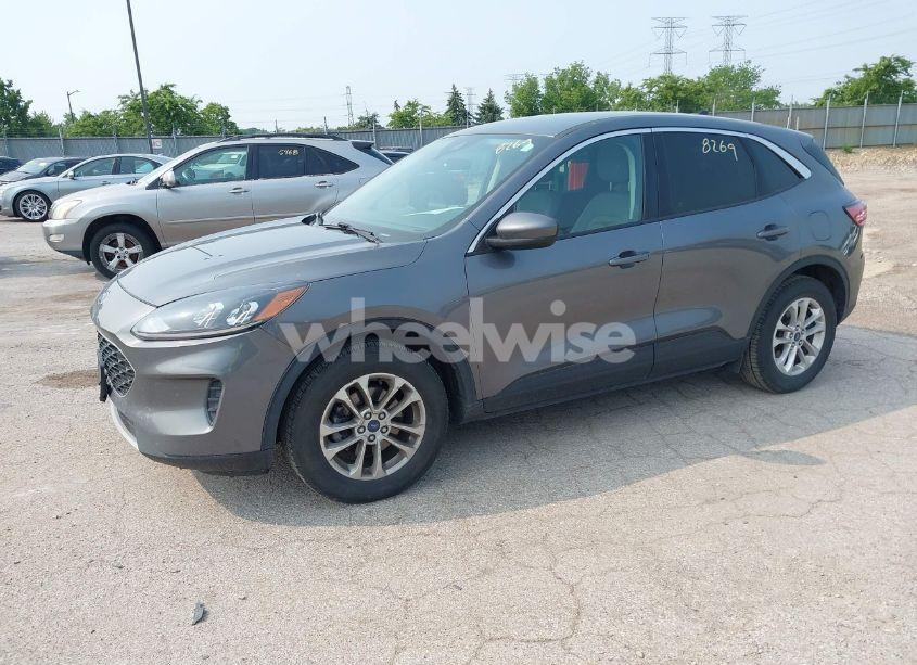 Photo 2 of 2021 Ford Escape SE (VIN 1FMCU0G62MUA73988)
