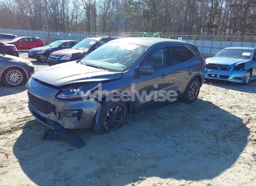 Photo 2 of 2021 Ford Escape SE (VIN 1FMCU0G62MUA99328)