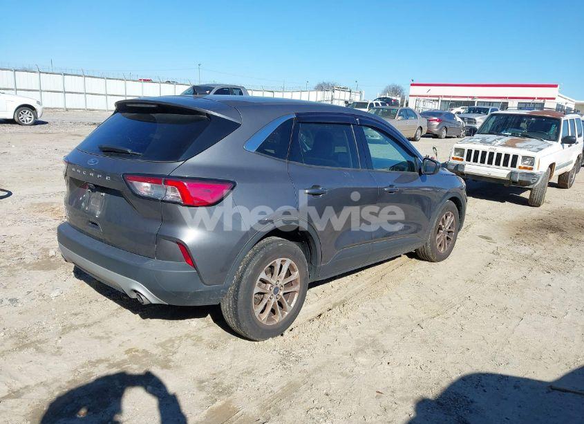 Photo 4 of 2021 Ford Escape SE (VIN 1FMCU0G62MUA99328)