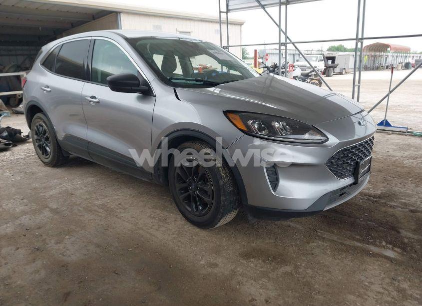 2022 Ford Escape SE (VIN 1FMCU0G62NUA25554) main photo